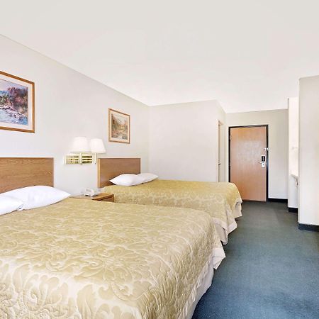 Super 8 By Wyndham Battle Mountain Hotel Eksteriør billede