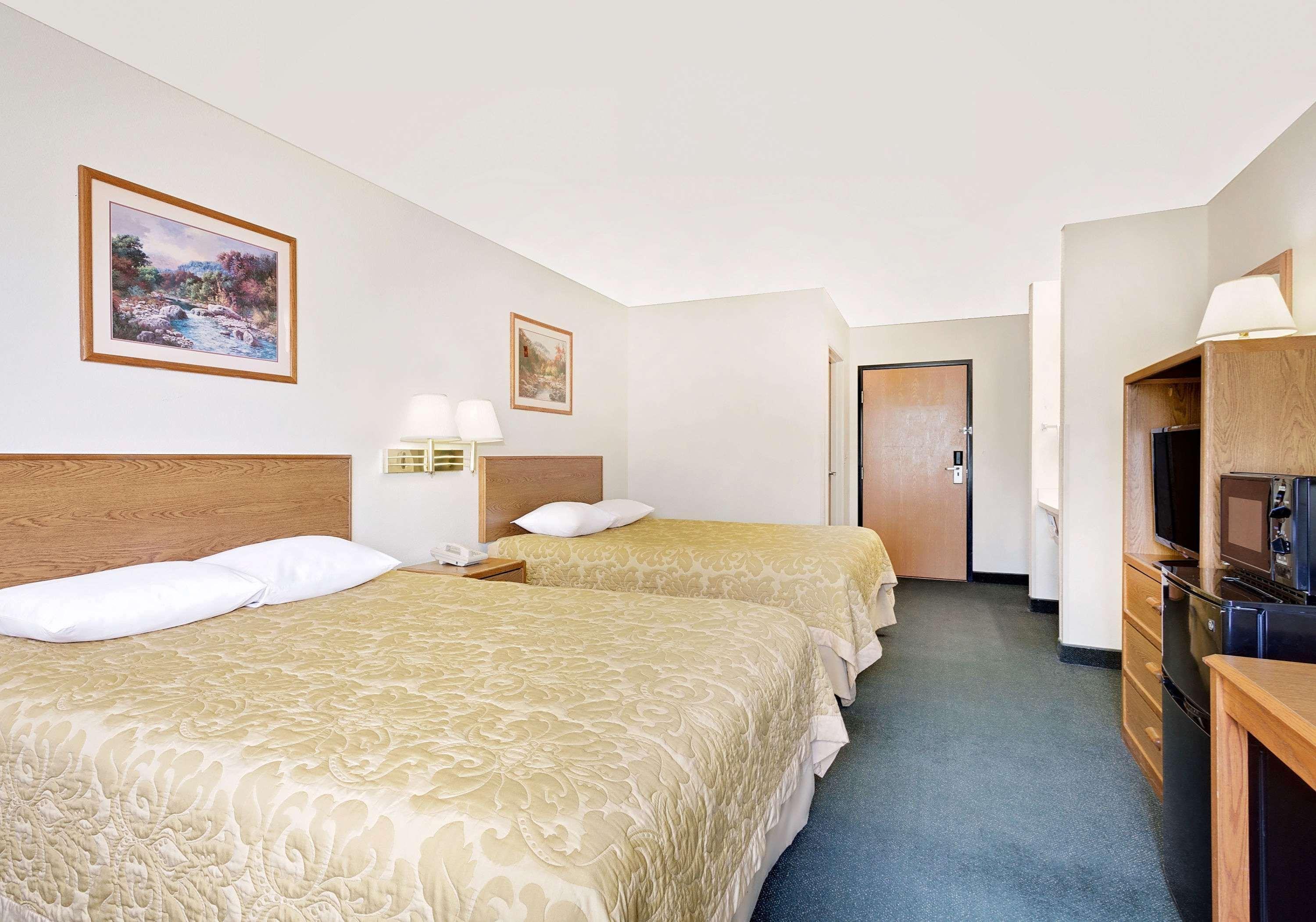 Super 8 By Wyndham Battle Mountain Hotel Eksteriør billede