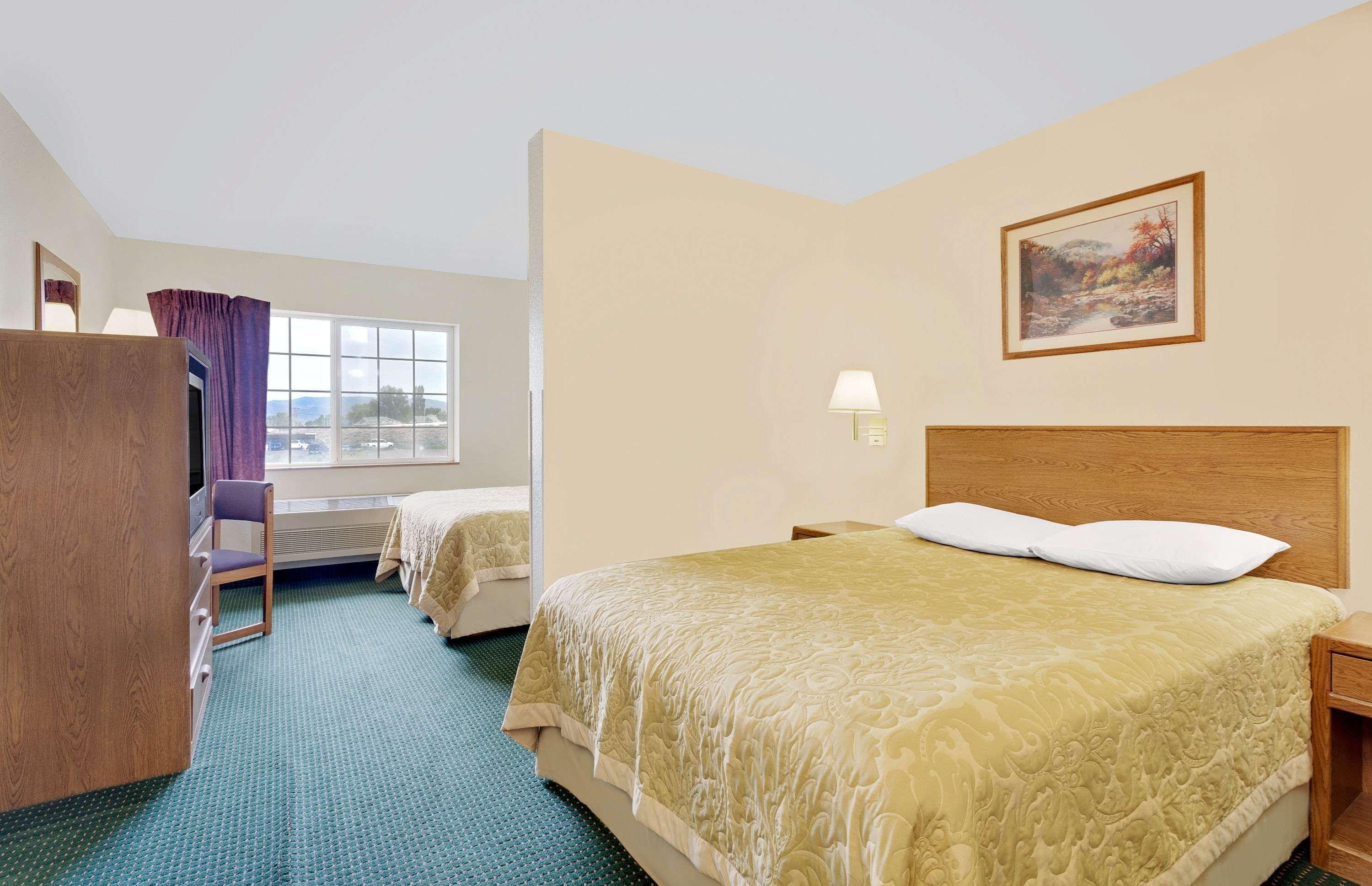 Super 8 By Wyndham Battle Mountain Hotel Eksteriør billede