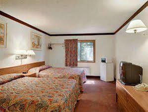 Super 8 By Wyndham Battle Mountain Hotel Eksteriør billede